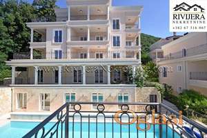 Trosoban stan sa pogledom na more u ekskluzivnom naselju Djenovici